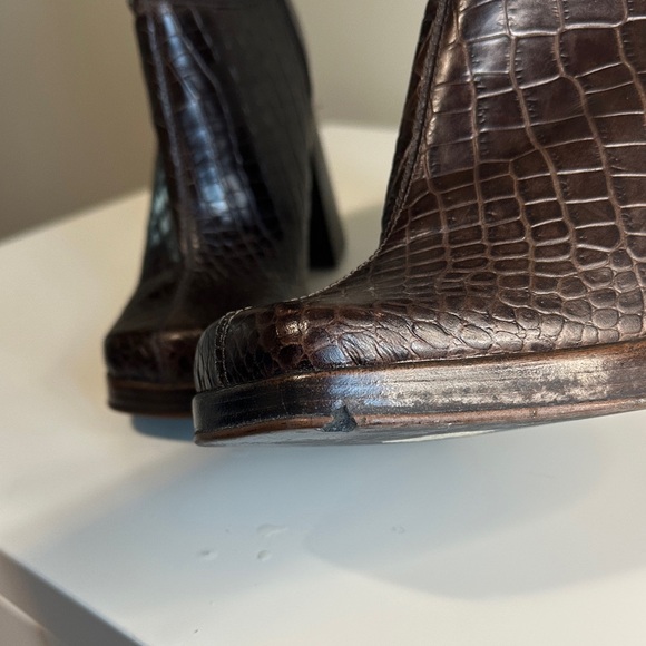 Steve Madden Vintage Latoya Brown Croc-Embossed Knee-High Boots with chunky heel - Picture 4 of 9